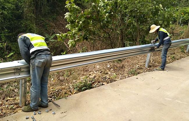 舒兰高速公路护栏的定期维护与保养