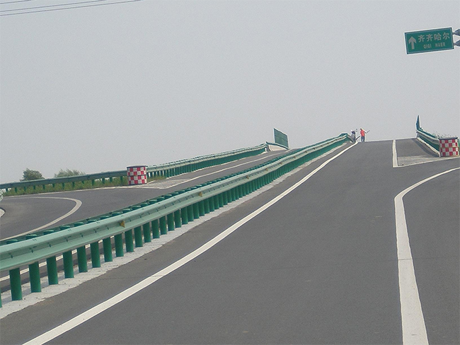 舒兰高速公路护栏的材质与规格